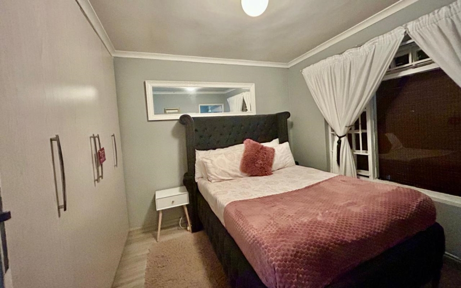 5 Bedroom Property for Sale in Beacon Bay Eastern Cape